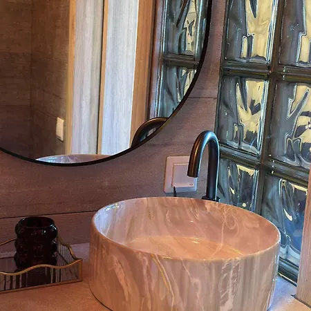 Jacuzzi Overlooking The Tower *