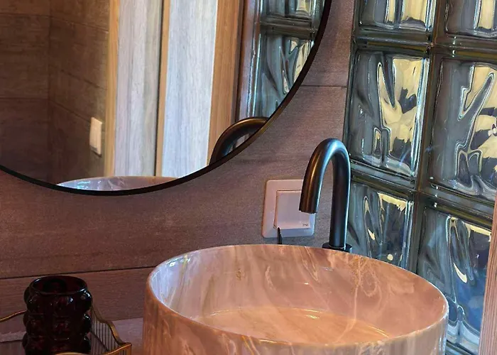 Jacuzzi Overlooking The Tower *